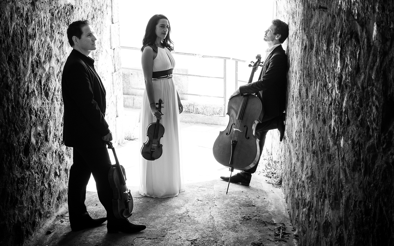Considéré comme étant l’un des meilleurs trios à cordes de sa génération, le Trio Goldberg nous fait l’honneur de s’arrêter à Arles. Événement !