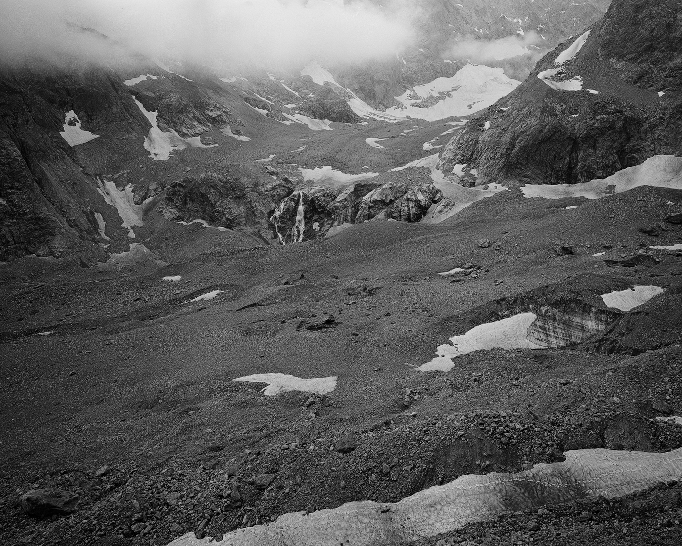 Nouvelle exposition mêlant photographie, peinture et installation sonore à L'Interstice.