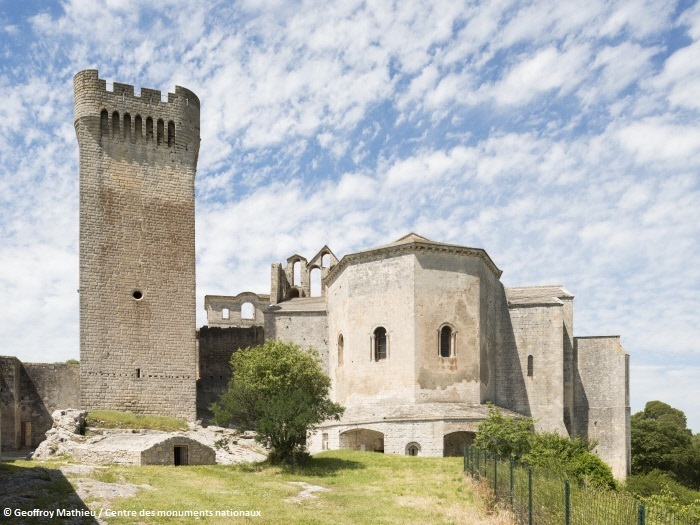 Tous les week-ends les agents de l'abbaye de Montmajour vous proposent des visites thématiques pour partir à la découverte du monument !