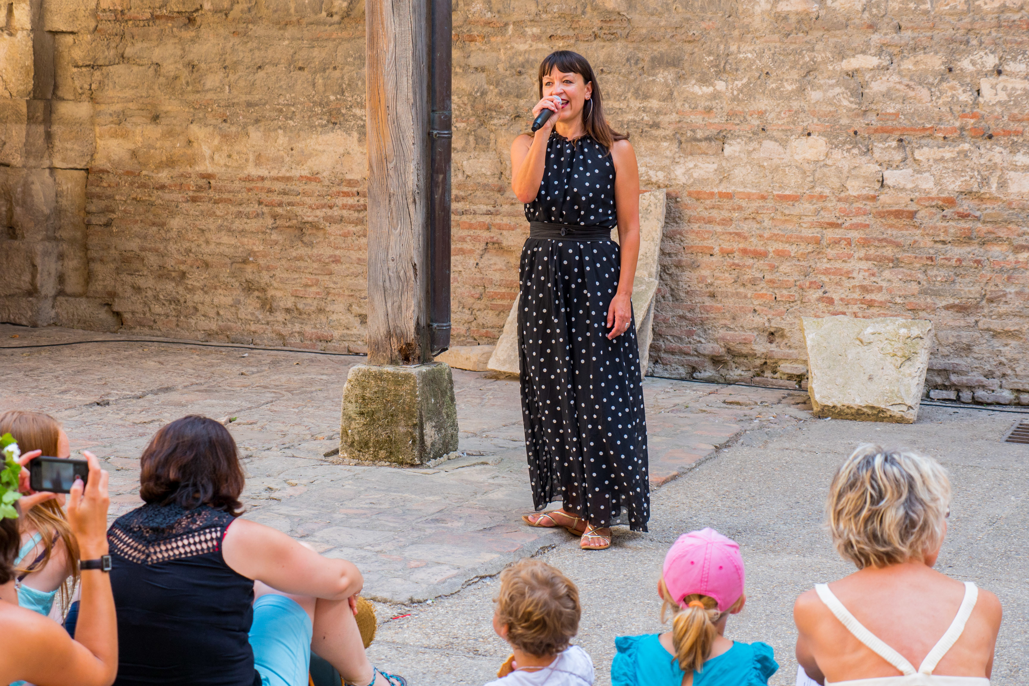 Contes et chants présentés par Emmanuelle Bunel accompagnée de Sargam Marie-Dit-Asse ou Tonj Acquaviva