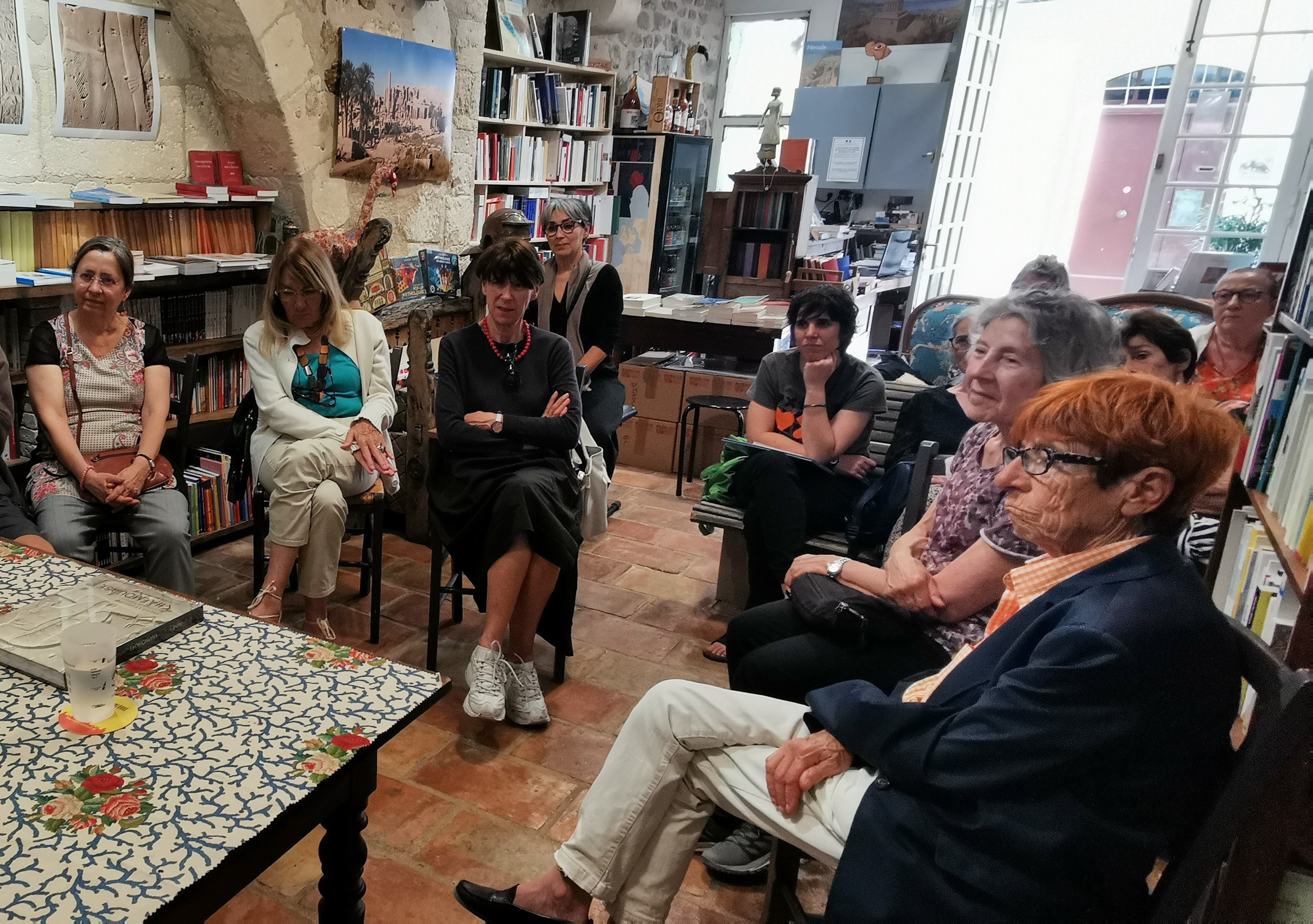 De natura rerum vous propose une première séance de « partage de lectures », samedi 8 octobre à 18h. Venez parler de vos dernières lectures antiques, essais ou fictions !