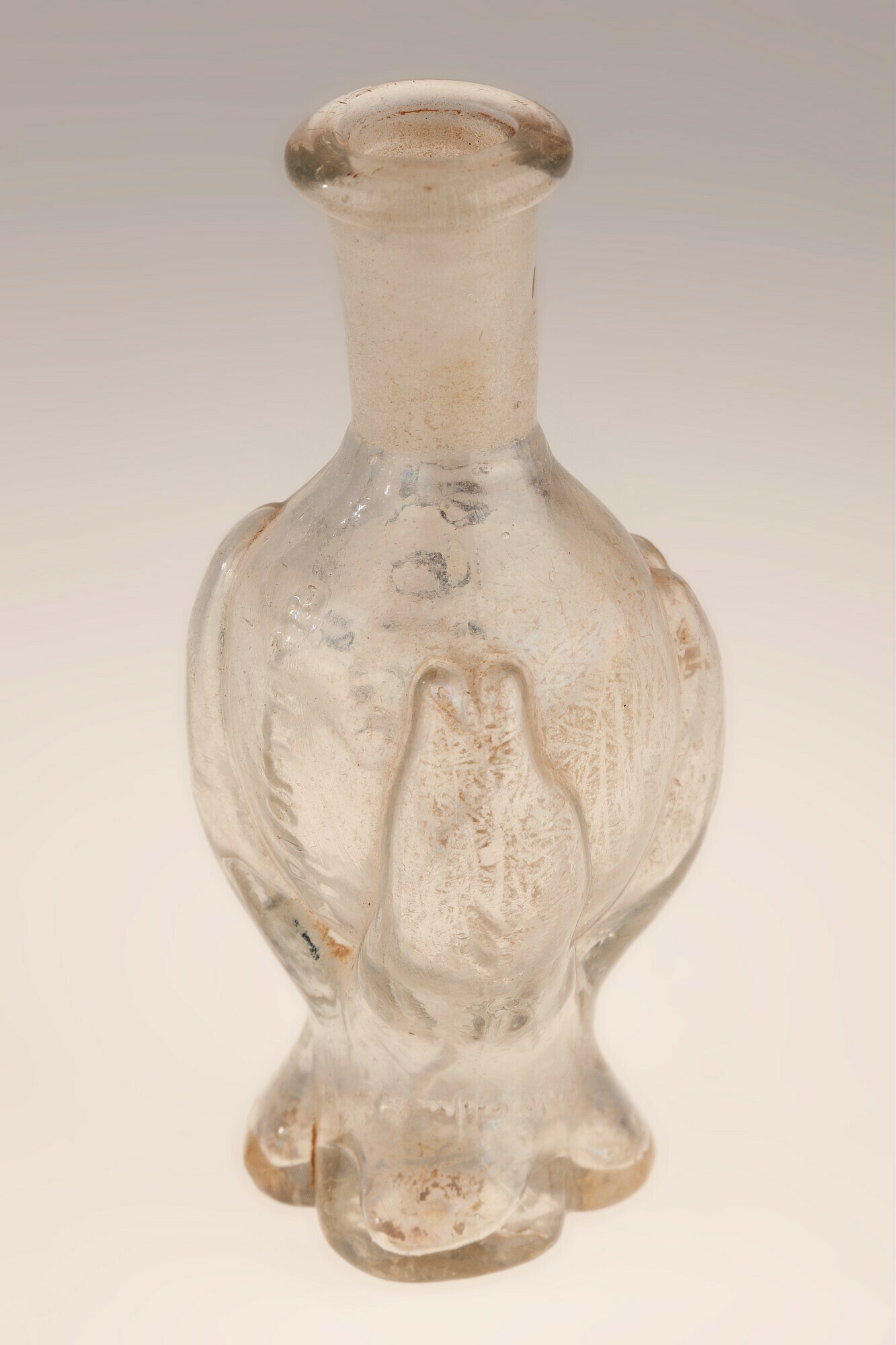 Visitez le musée autrement... Ce dimanche la thématique porte sur "Les objets en verre : vaisselle, flacons, objets d’exception" et les œuvres ne manquent pas dans les collections à ce sujet !