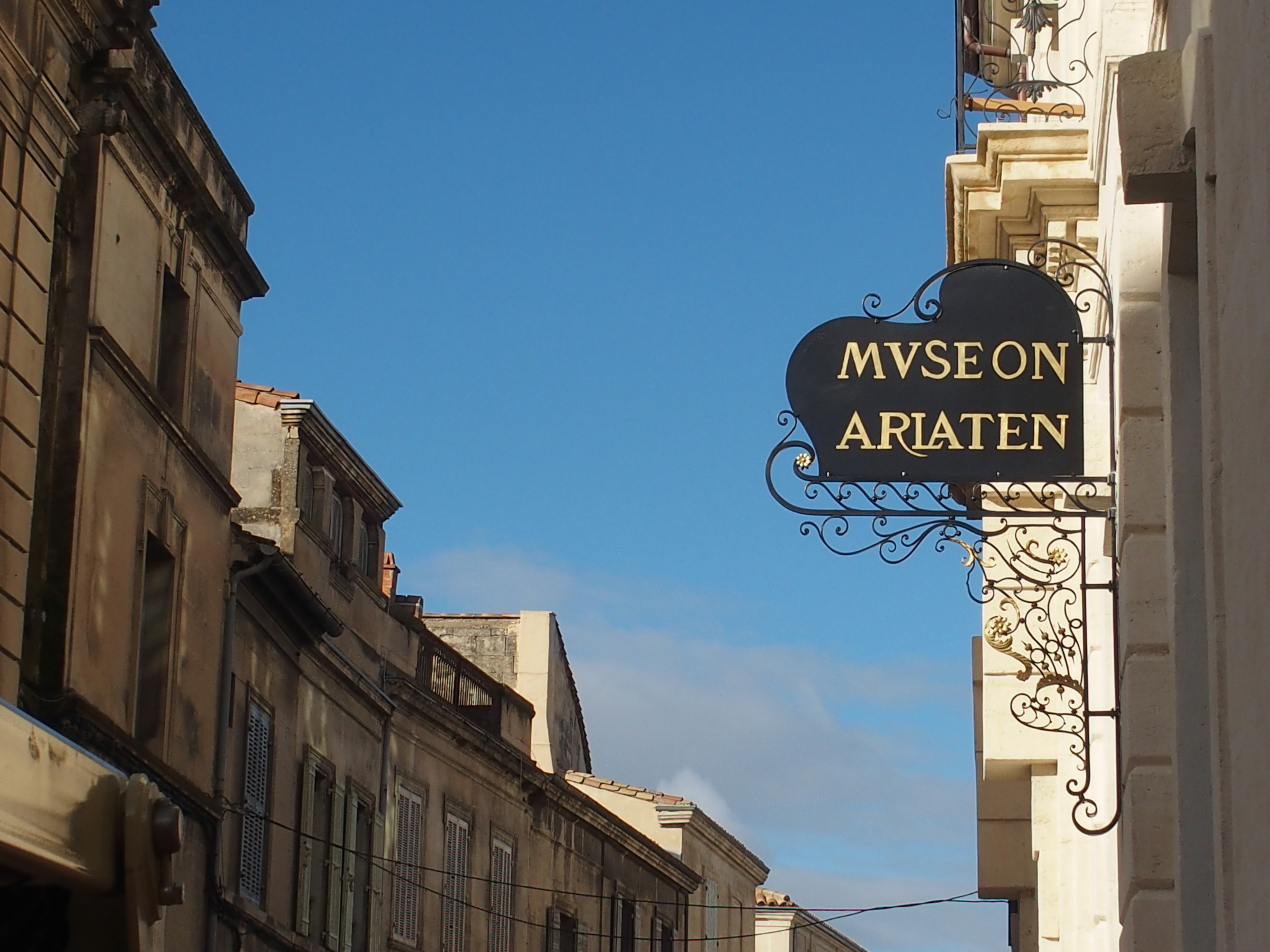 Tous les premiers dimanches du mois, le Museon Arlaten - musée de Provence vous accueille différemment. L'entrée est gratuite et nous vous proposons de nouvelles activités.