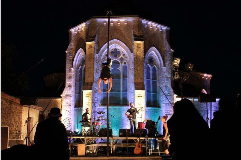 NOMADES SÉDENTAIRES (arts mêlés, concert, spectacle participatif )