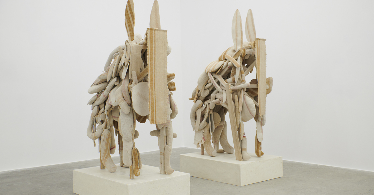 Focus sur le travail de l'artiste Gyárfás Oláh et sa sculpture en textiles et matériaux naturels ! L’échange se poursuit lors d’un déjeuner sous forme de pique-nique fourni par la Fondation.