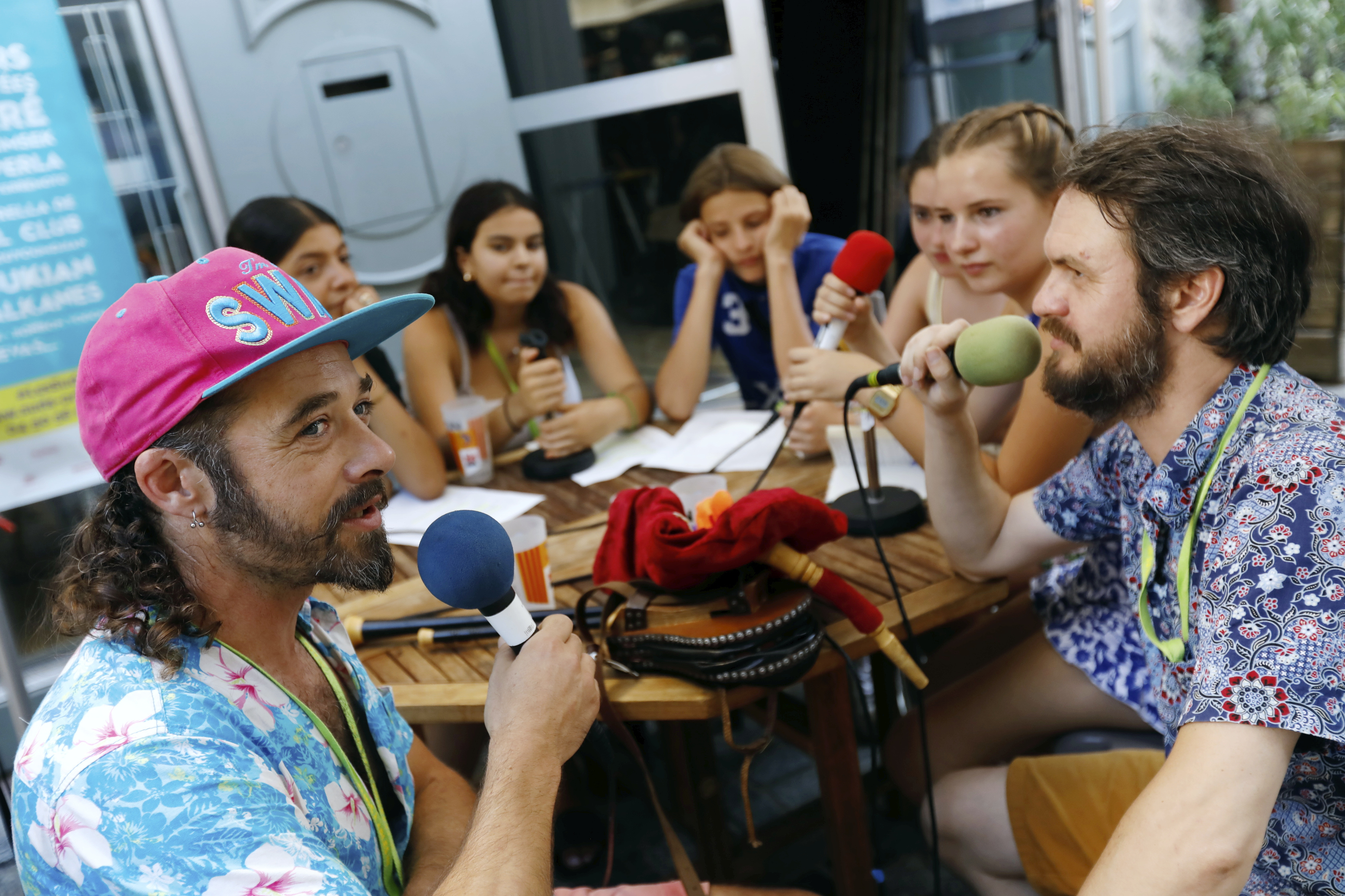 Aux côtés d'Antoine Chao (France Inter), un groupe de jeunes Arlésiens invite les musiciens des Suds, en Hiver et orchestre interviews et reportages, le temps d’une émission enregistrée en public.